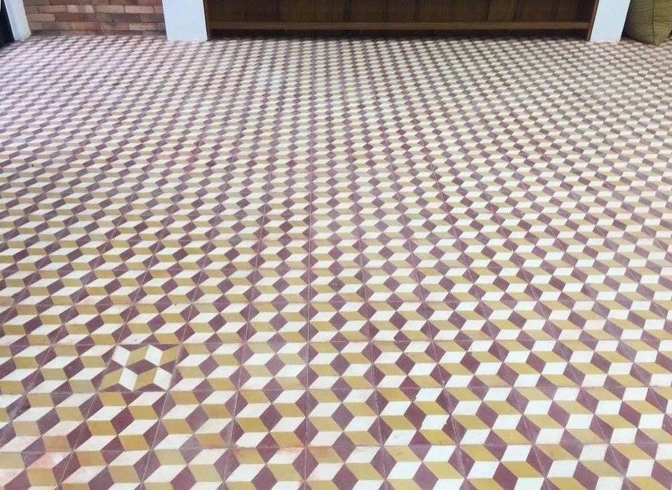 Repeating geometric tile pattern
